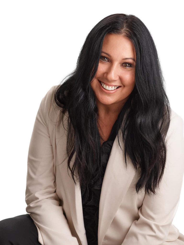 21.03.22 Veronica Lees-Amato19578 Business Headshot- Business Branding- LinkedIn Headshot